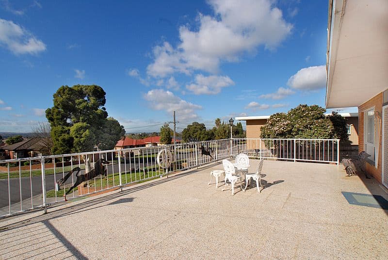 42 Lawrence Crescent, NOBLE PARK NORTH VIC 3174, Noble Park North - Thumbnail 2