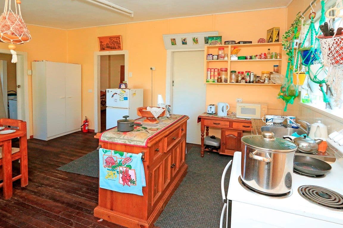 133 Stanley Street, Allenstown QLD 4700, Allenstown - Thumbnail 4