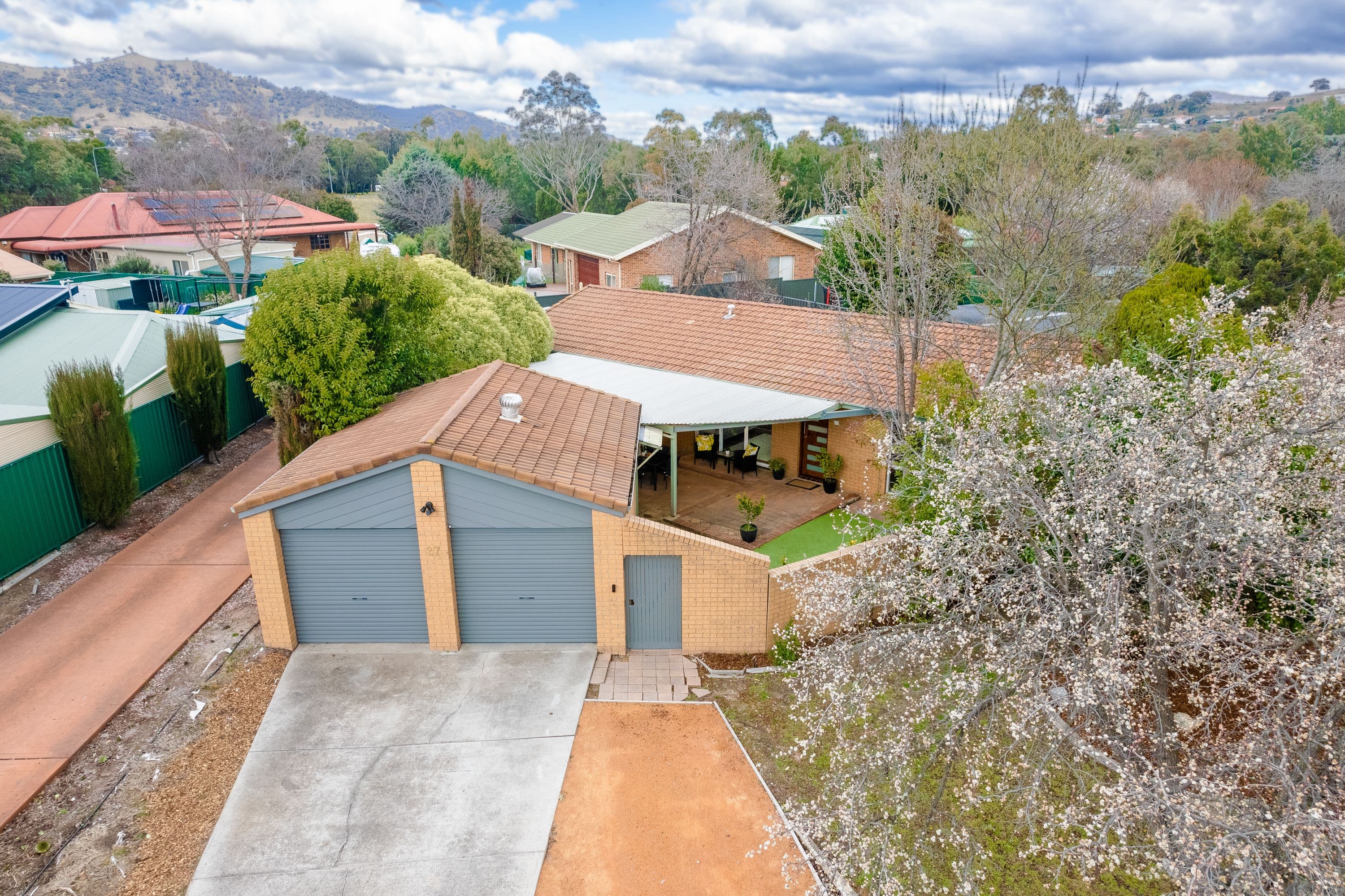 27 Saggers Close, Gordon ACT 2906, Gordon - Image 1