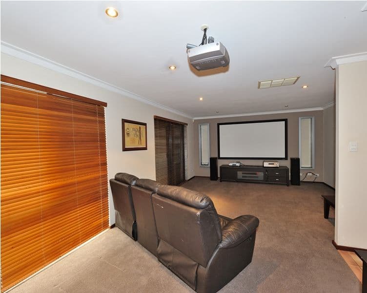 35 Inveraray Crescent, HAMERSLEY WA 6022, Hamersley - Thumbnail 2