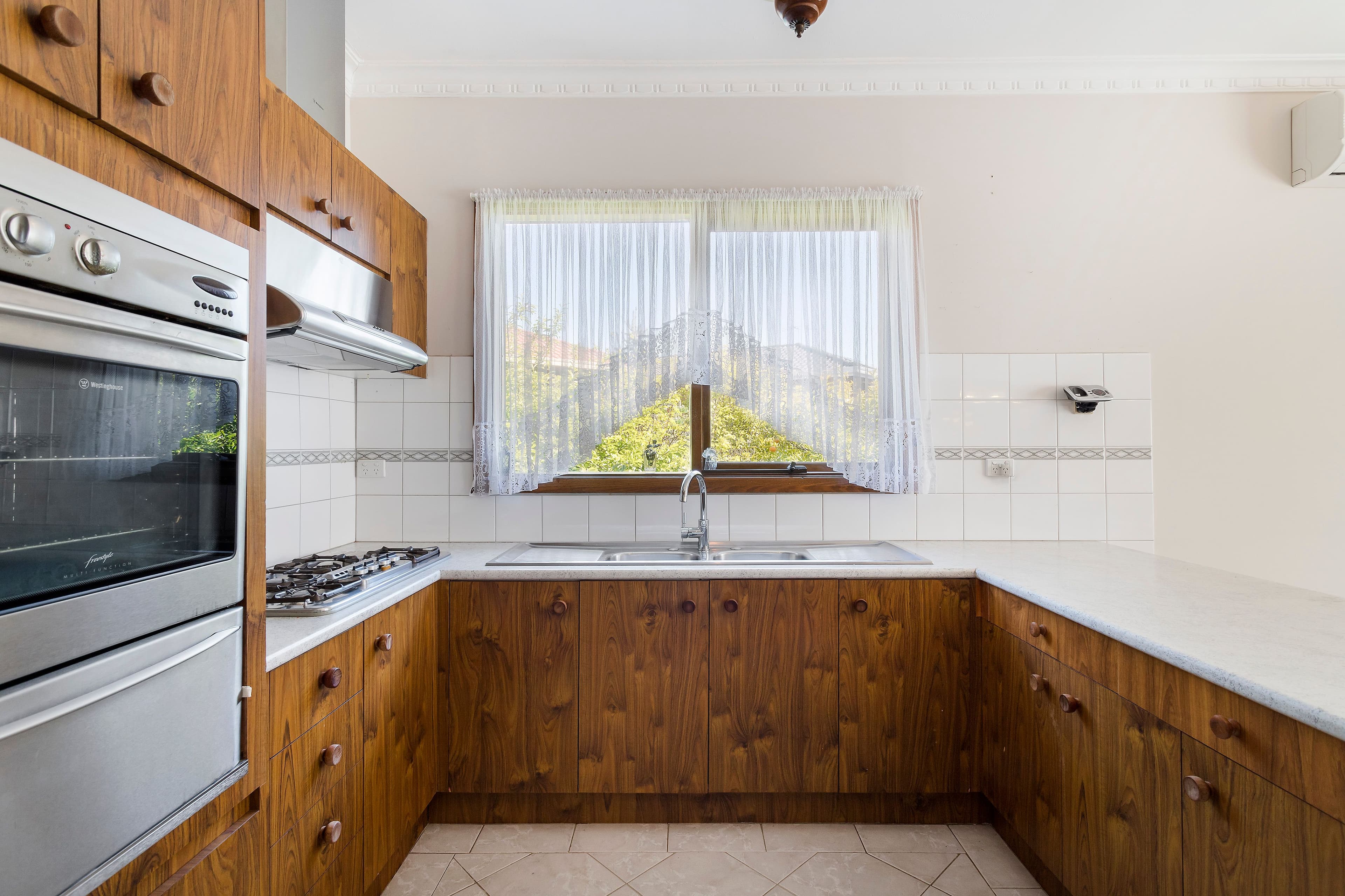 10 Chestnut Place, Chadstone VIC 3148, Chadstone - Thumbnail 3
