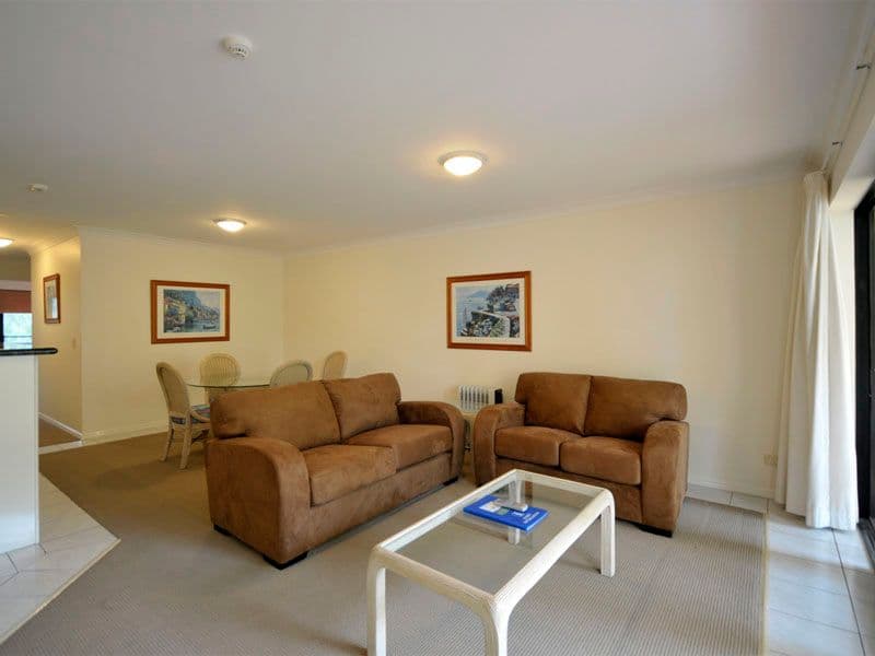 B19 Great Hall Drive, MIAMI QLD 4220, Miami - Thumbnail 7
