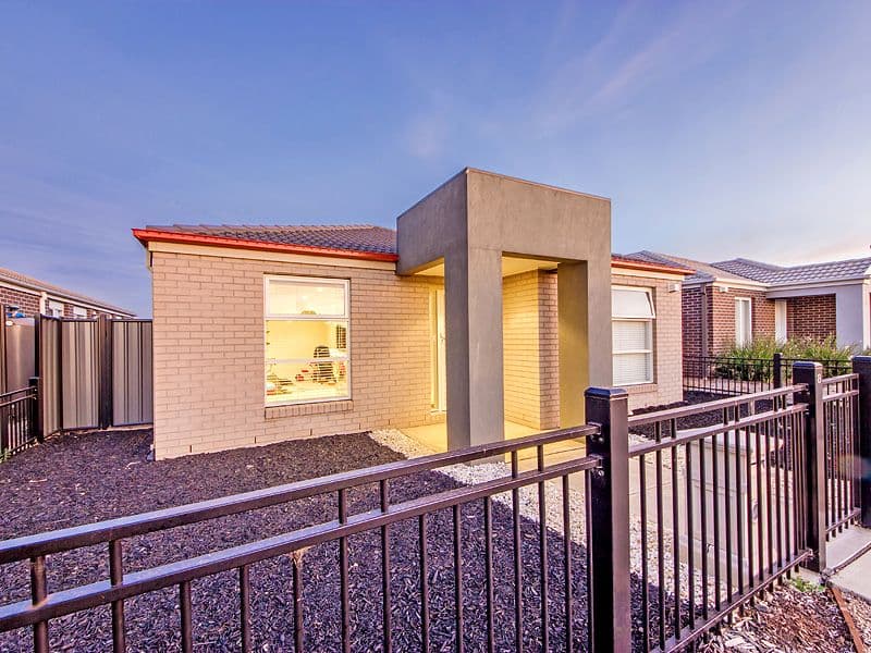 8 Adavale Amble, TARNEIT VIC 3029, Tarneit - Image 1