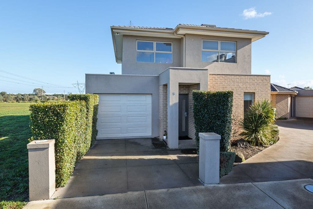 5 Garth Place, Epping VIC 3076, Epping - Image 1