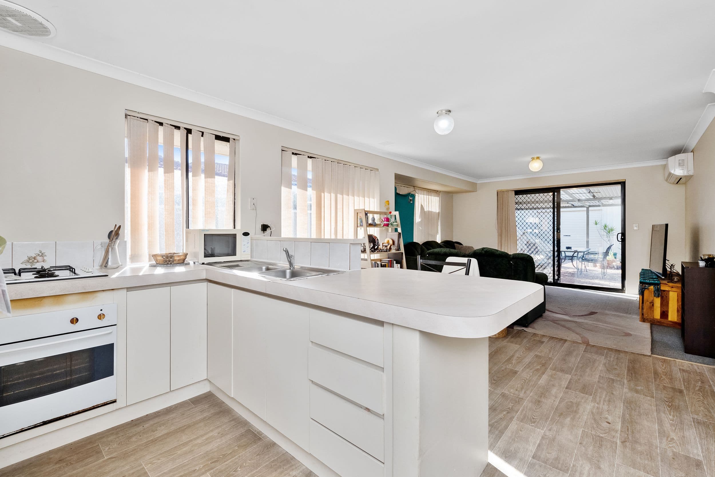 14 Royal Palm Drive, Warnbro WA 6169, Warnbro - Thumbnail 3