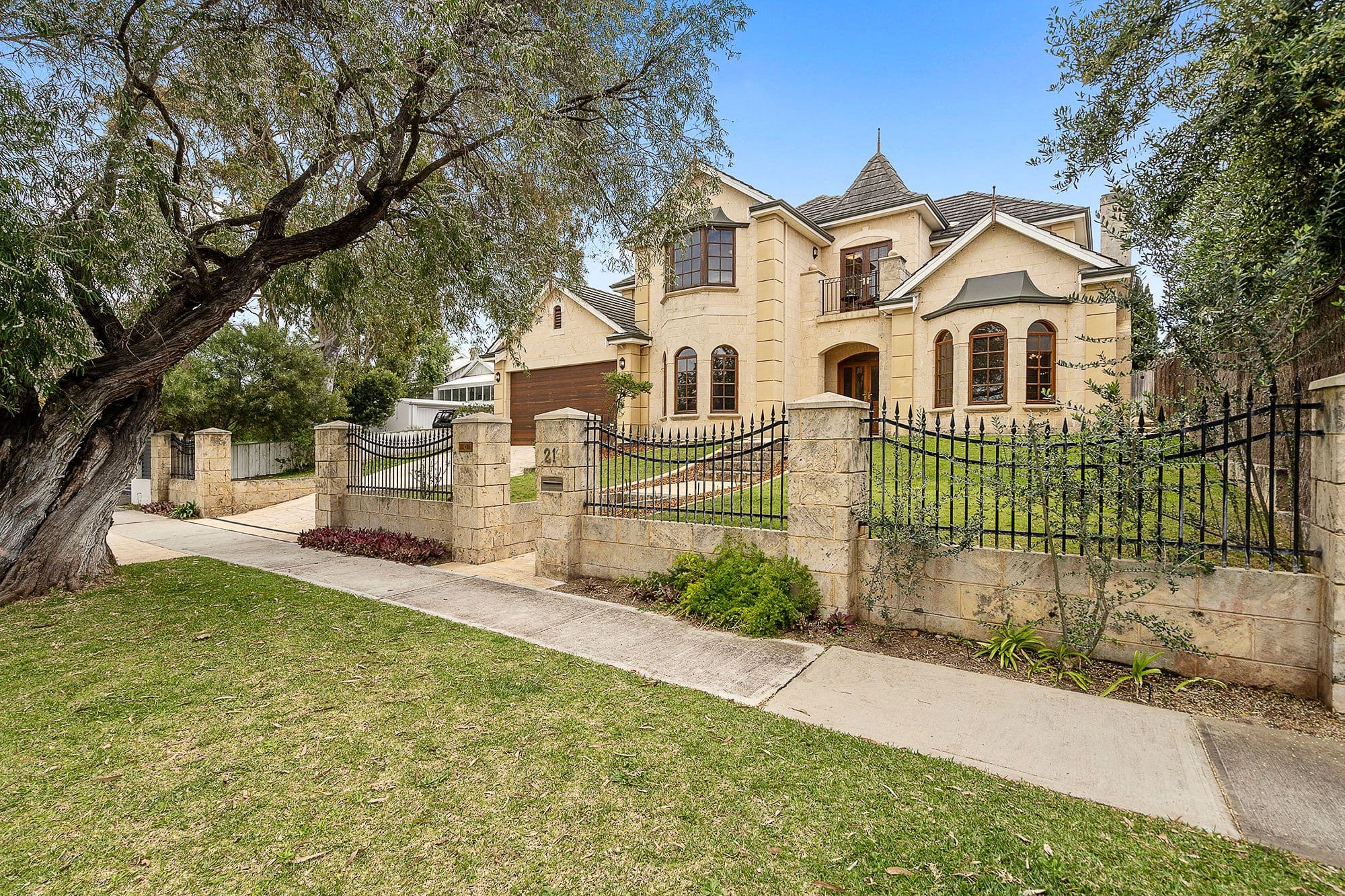 21 Johnston Street, Peppermint Grove WA 6011, Peppermint Grove - Thumbnail 2