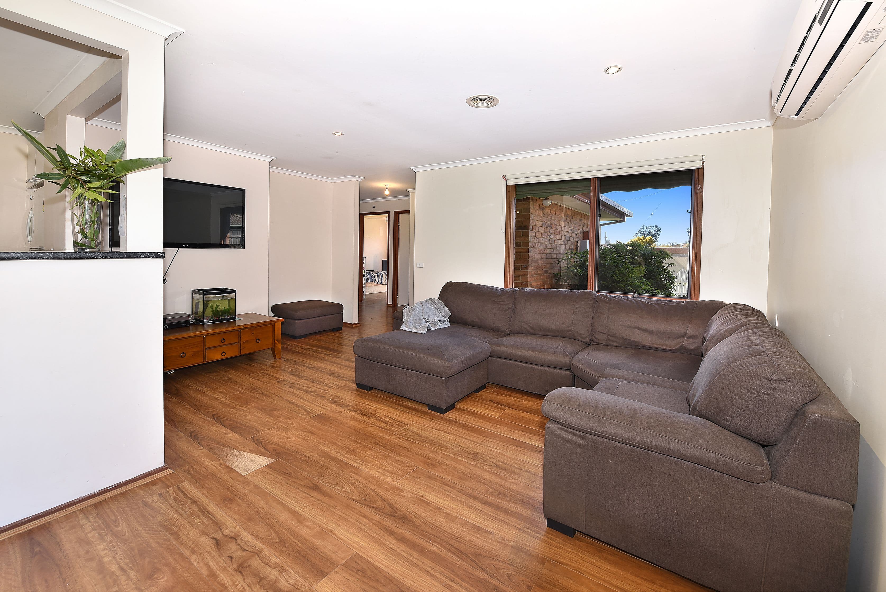 25 Riversdale Street, Craigieburn VIC 3064, Craigieburn - Thumbnail 2