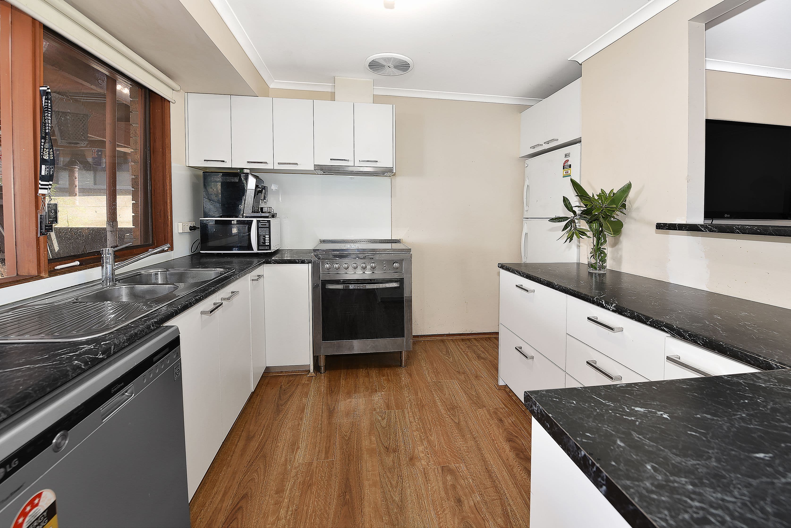 25 Riversdale Street, Craigieburn VIC 3064, Craigieburn - Thumbnail 3