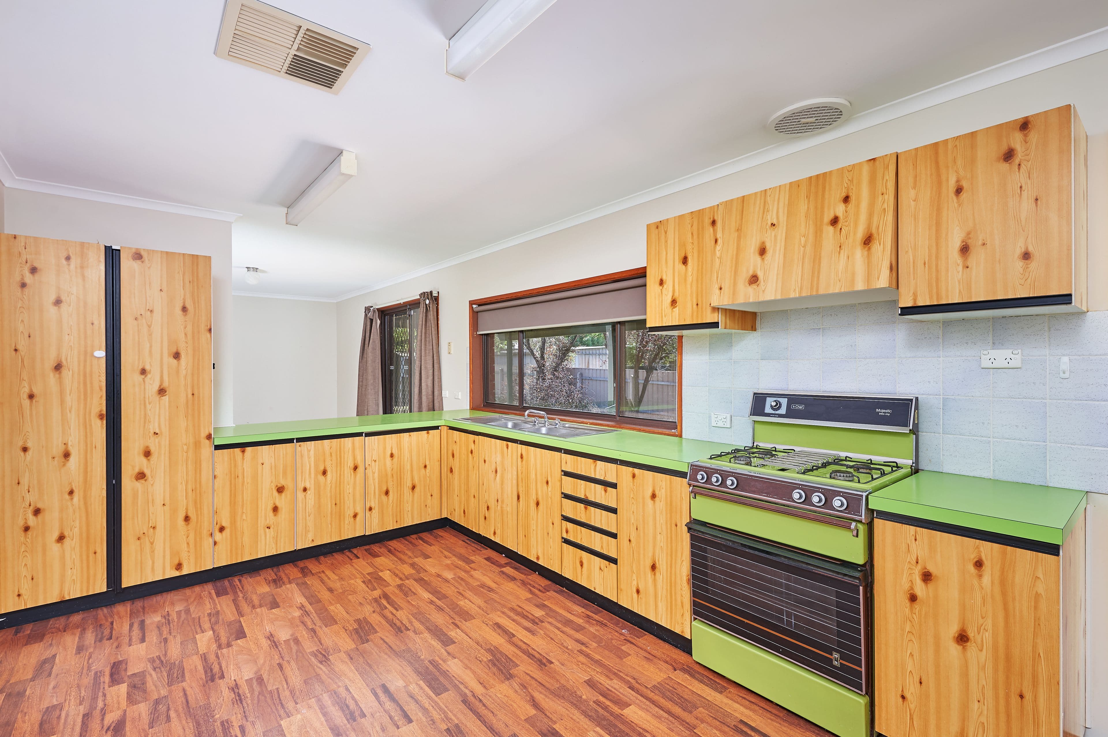 8 Pugsley Avenue, Estella - Thumbnail 2