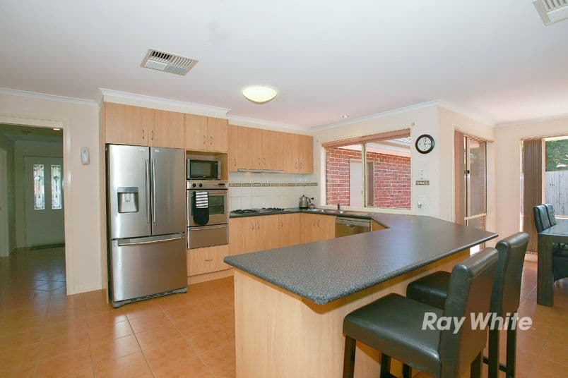 18 Gwenton Avenue, CRANBOURNE EAST VIC 3977, Cranbourne East - Thumbnail 4