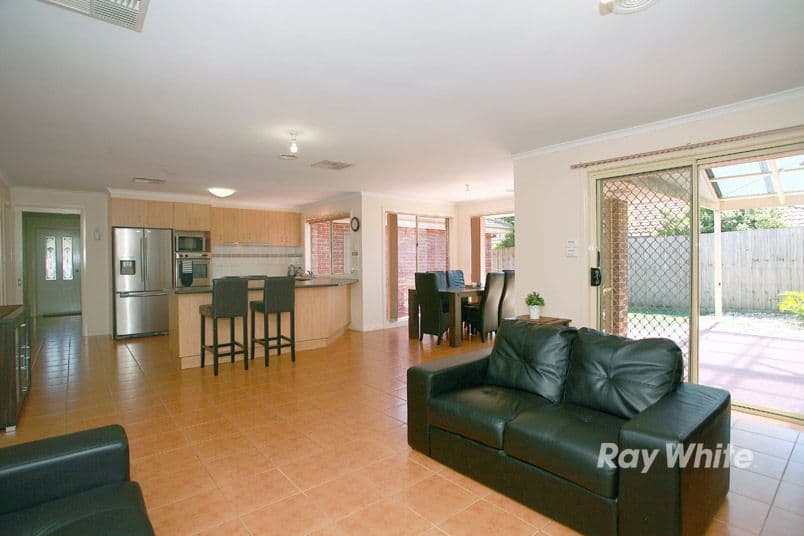 18 Gwenton Avenue, CRANBOURNE EAST VIC 3977, Cranbourne East - Thumbnail 5