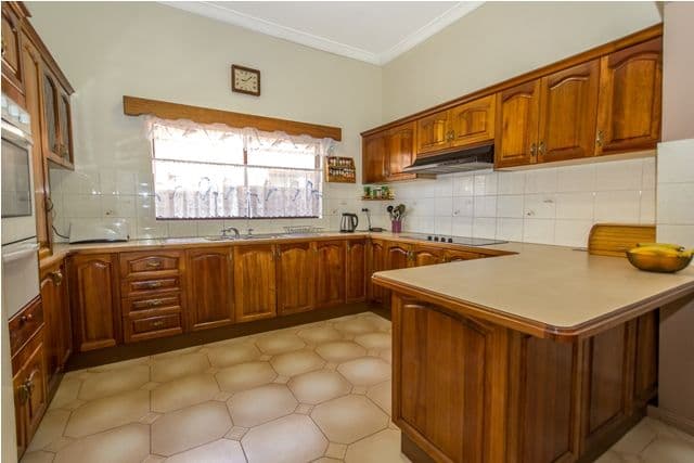 25 Tallowood Crescent, BOSSLEY PARK NSW 2176, Bossley Park - Thumbnail 2
