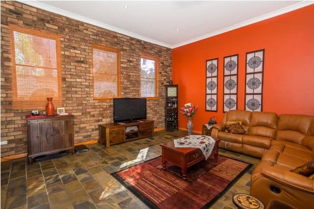 25 Tallowood Crescent, BOSSLEY PARK NSW 2176, Bossley Park - Thumbnail 3