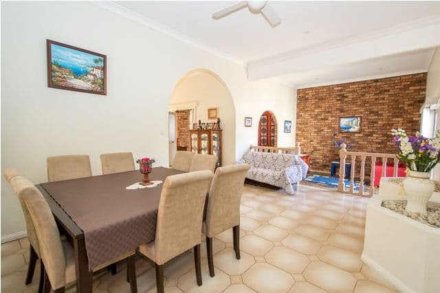 25 Tallowood Crescent, BOSSLEY PARK NSW 2176, Bossley Park - Thumbnail 4