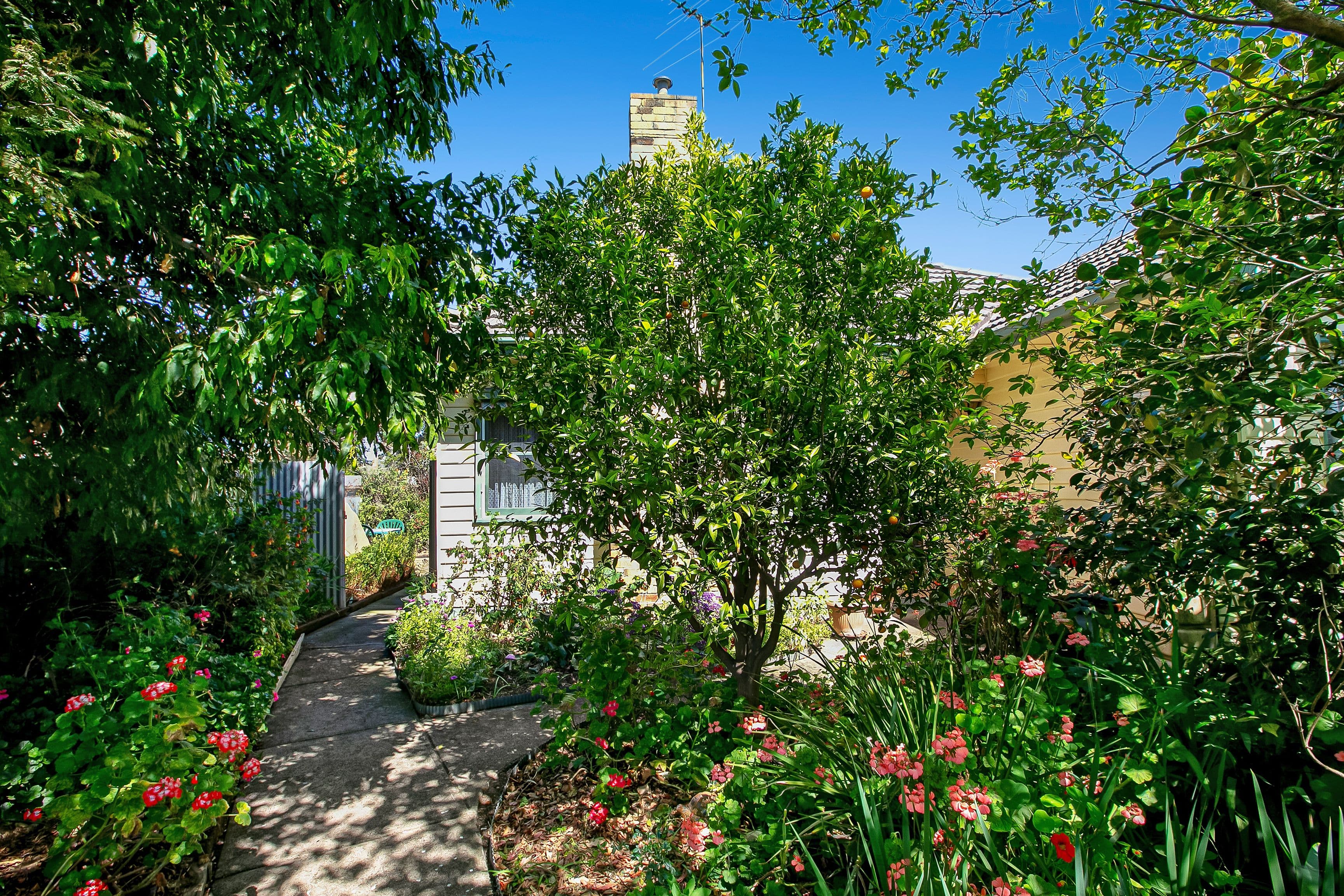 7 Greenock Street, Reservoir VIC 3073, Reservoir - Thumbnail 2
