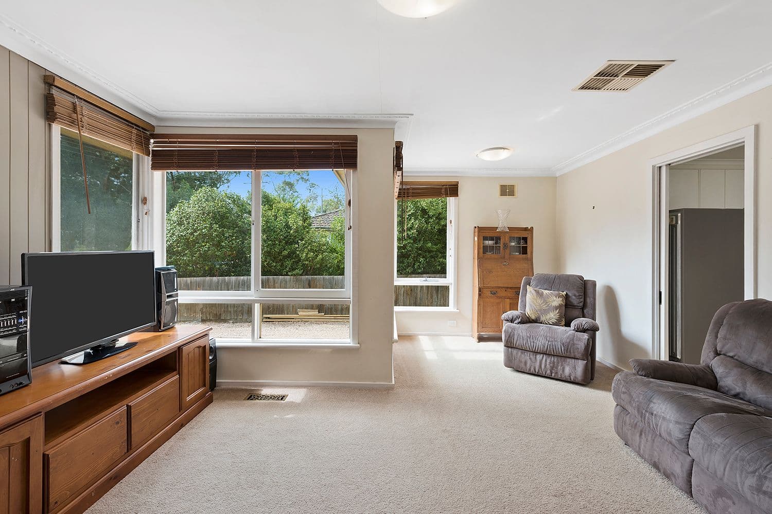 4 Bishop Avenue, Diamond Creek VIC 3089, Diamond Creek - Thumbnail 4