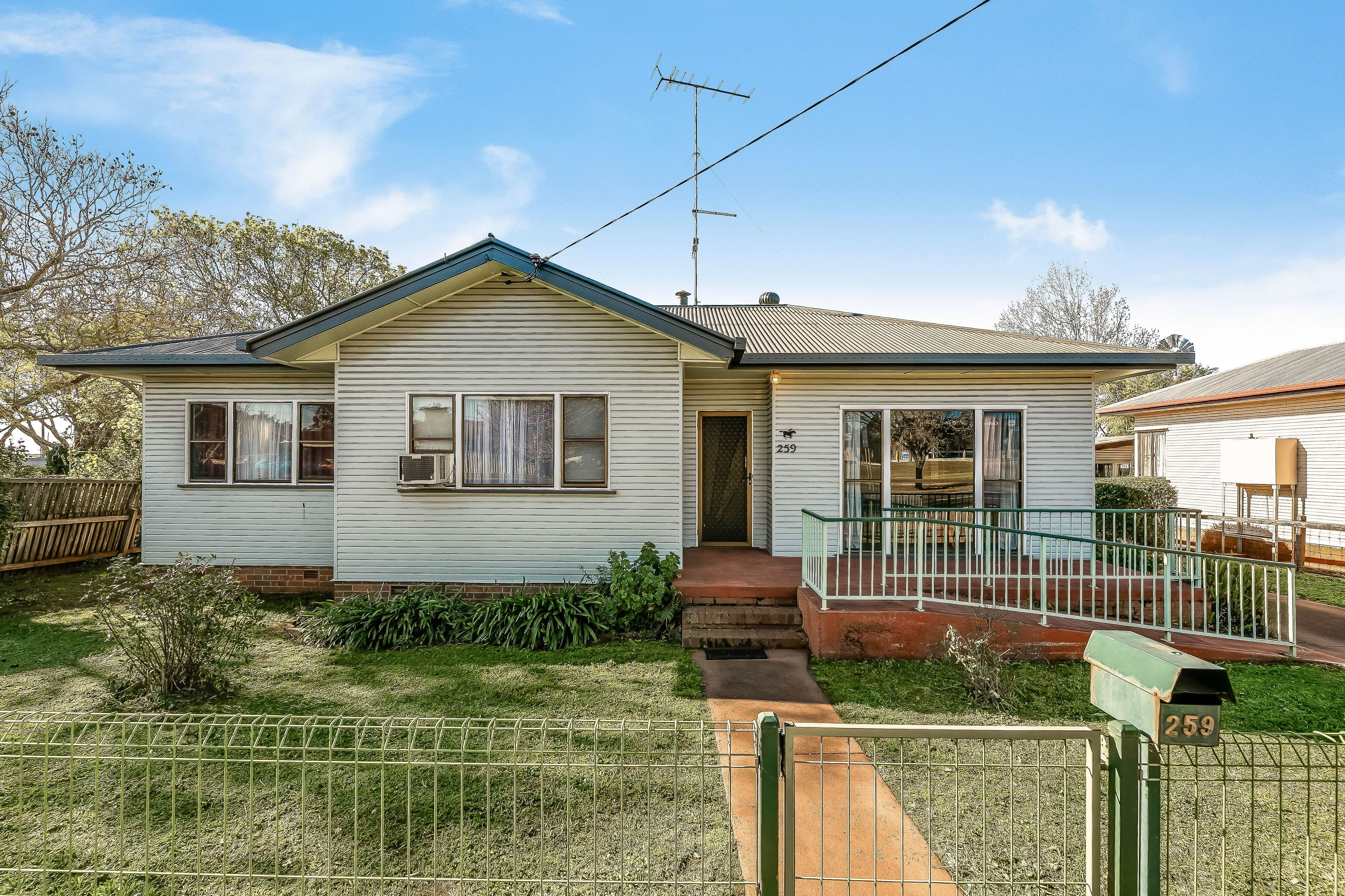 259 Taylor Street, Wilsonton QLD 4350, Wilsonton - Thumbnail 2