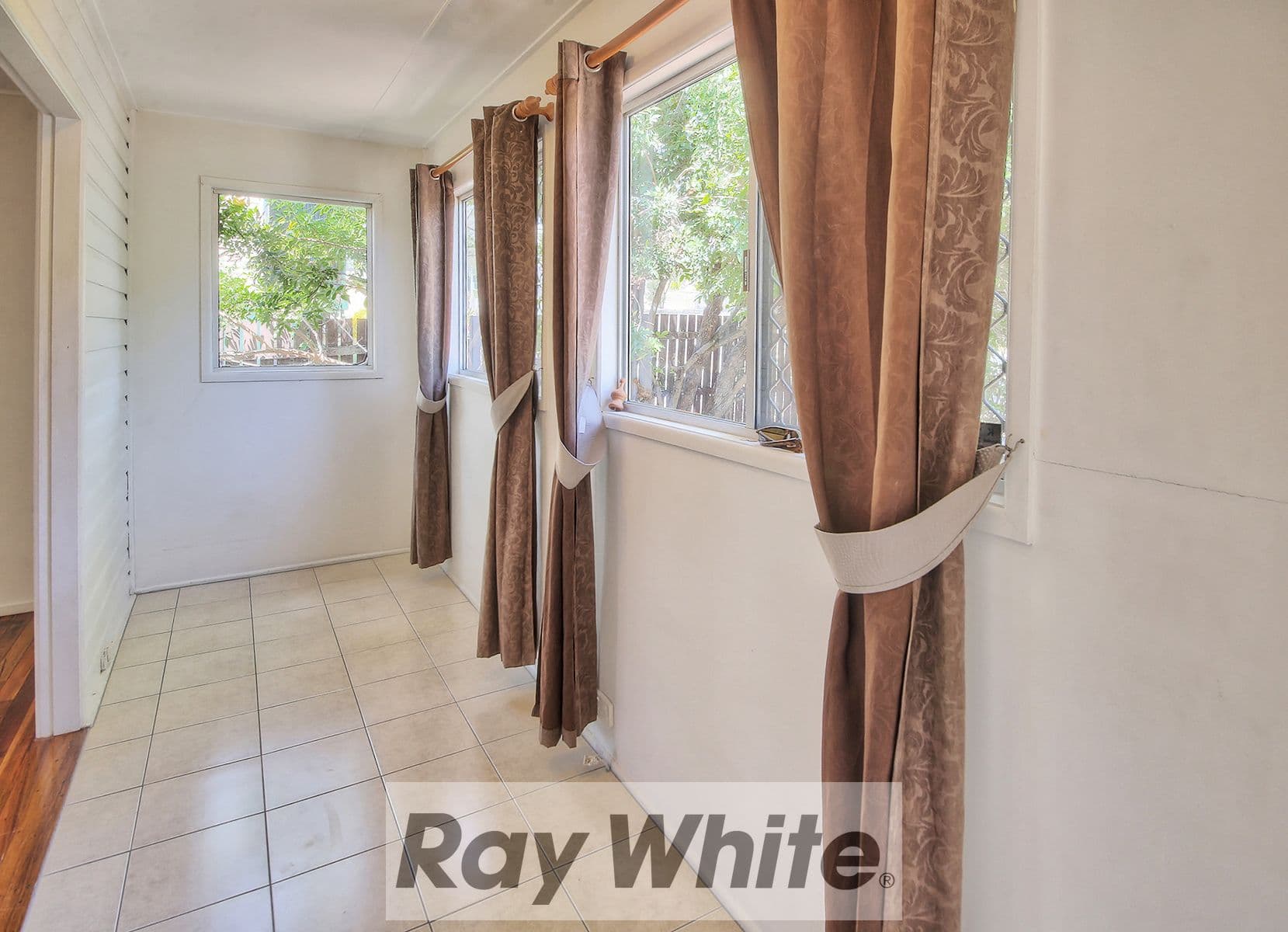 96 Jean Street, Woodridge QLD 4114, Woodridge - Thumbnail 4