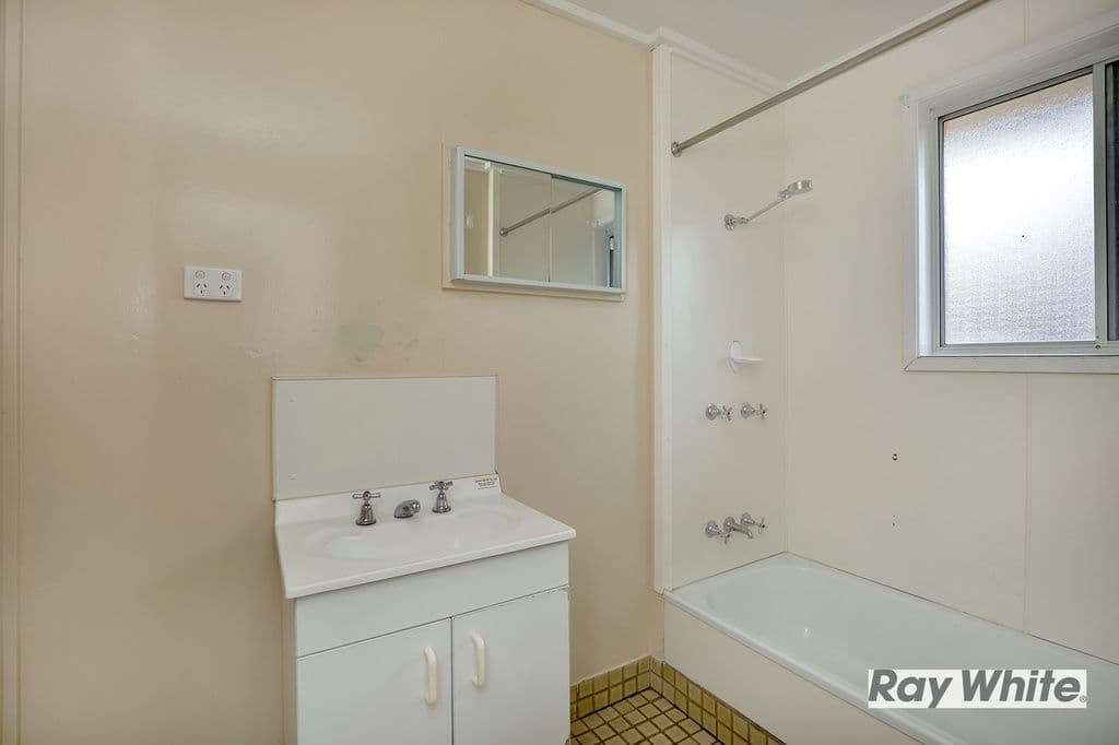 1 Julika Court, ELLEN GROVE QLD 4078, Ellen Grove - Thumbnail 4