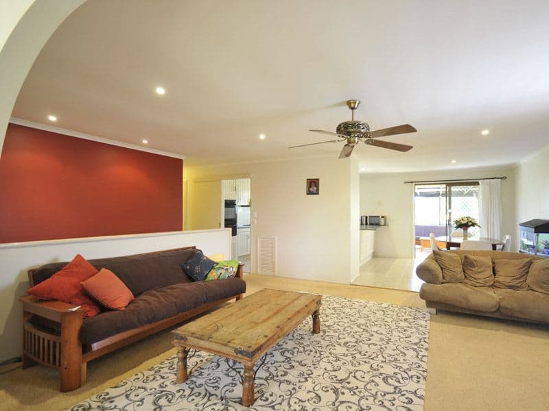 18 Satinwood Place, PALM BEACH QLD 4221, Palm Beach - Thumbnail 4