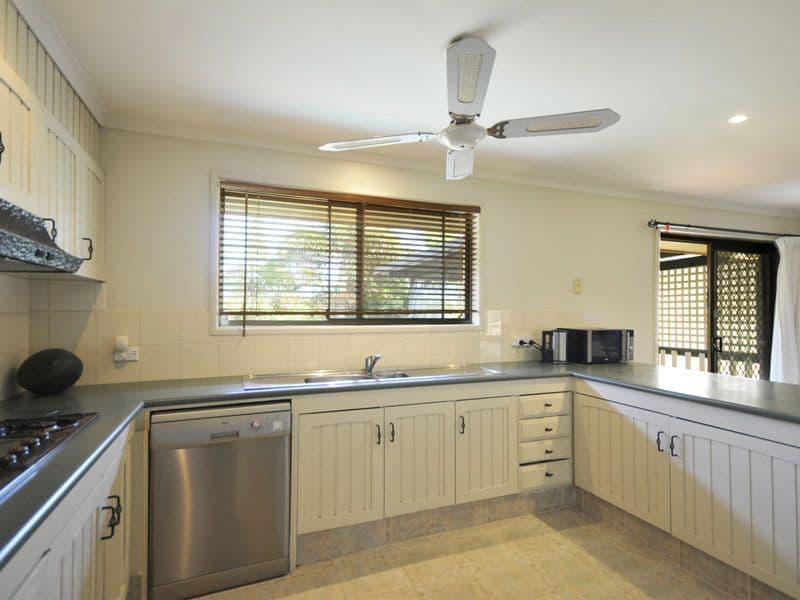 18 Satinwood Place, PALM BEACH QLD 4221, Palm Beach - Thumbnail 5