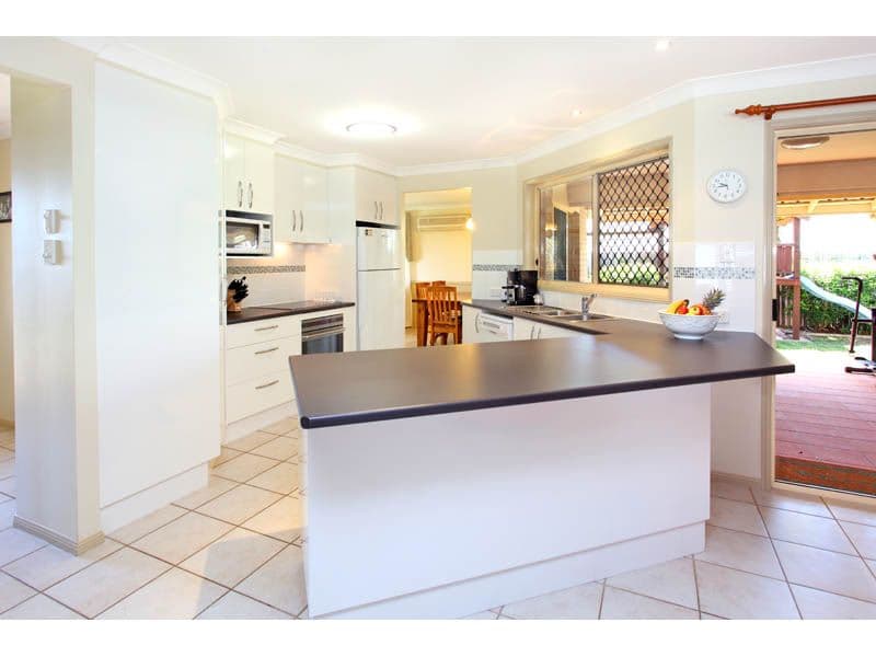 10 Johnston Avenue, BIRKDALE QLD 4159, Birkdale - Thumbnail 2
