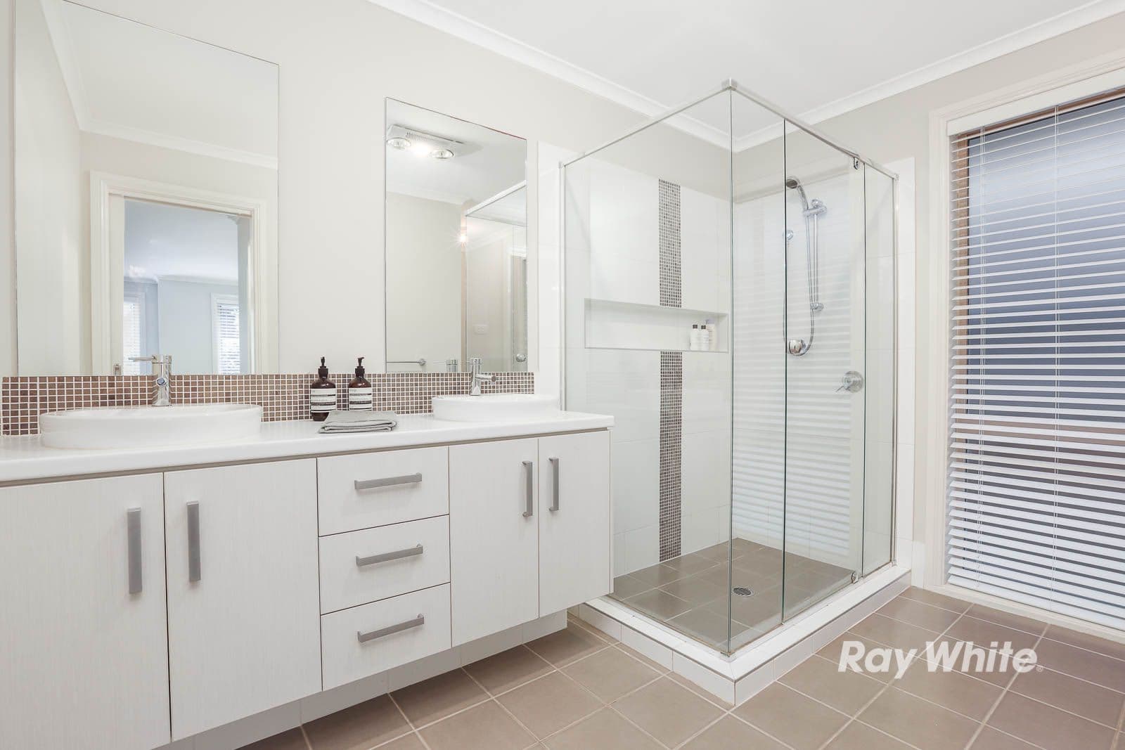 15 Chessington Terrace, Beaumont Hills - Thumbnail 8
