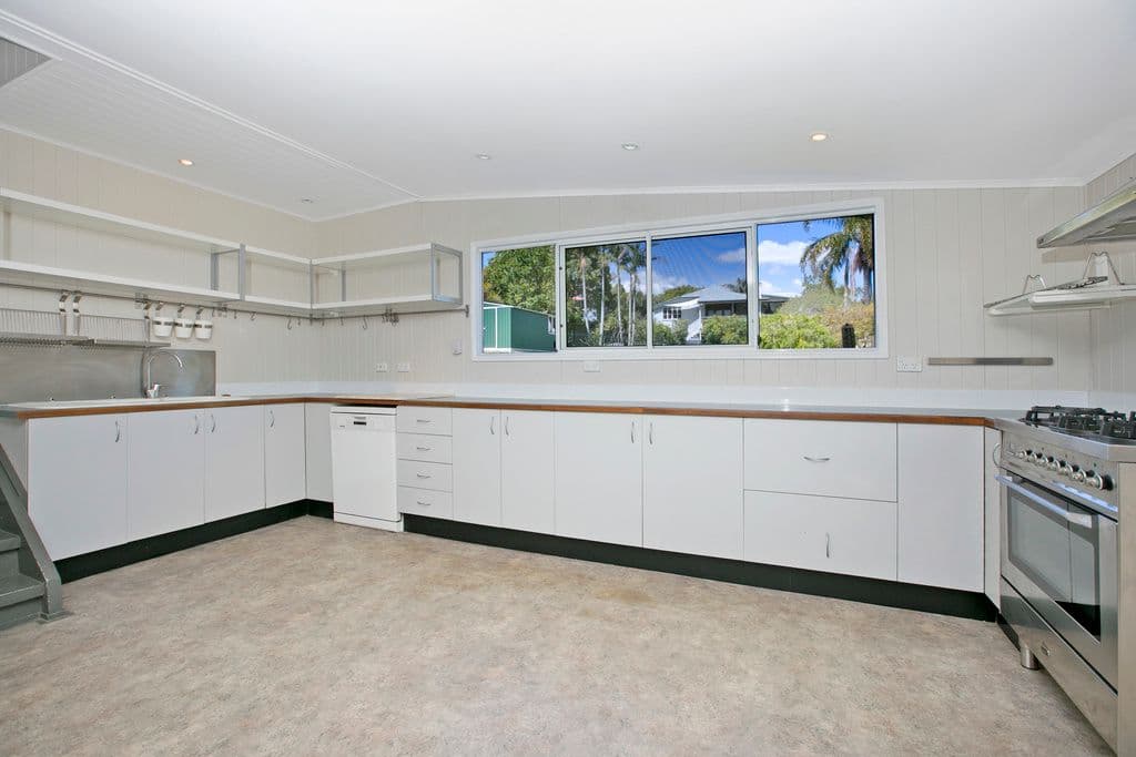 54 Crown Street, Wynnum QLD 4178, Wynnum - Thumbnail 2