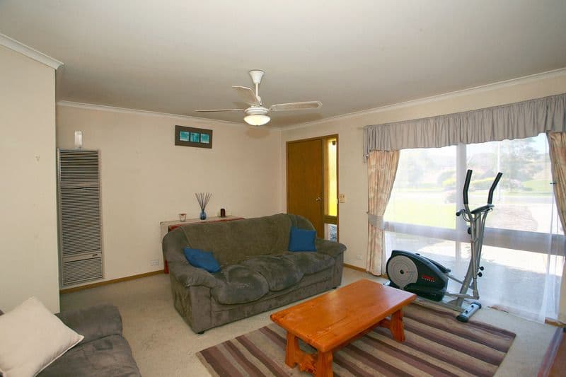 15 Broadwalk Avenue, ENDEAVOUR HILLS VIC 3802, Endeavour Hills - Thumbnail 3