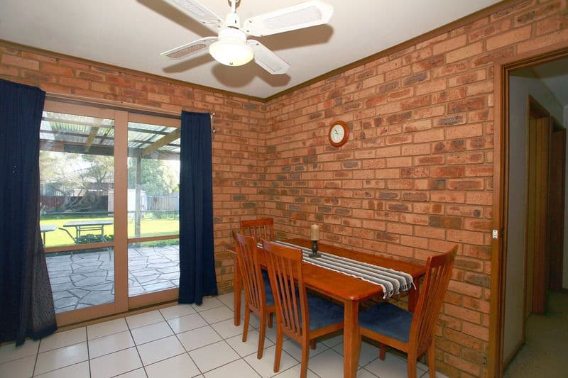 15 Broadwalk Avenue, ENDEAVOUR HILLS VIC 3802, Endeavour Hills - Thumbnail 4