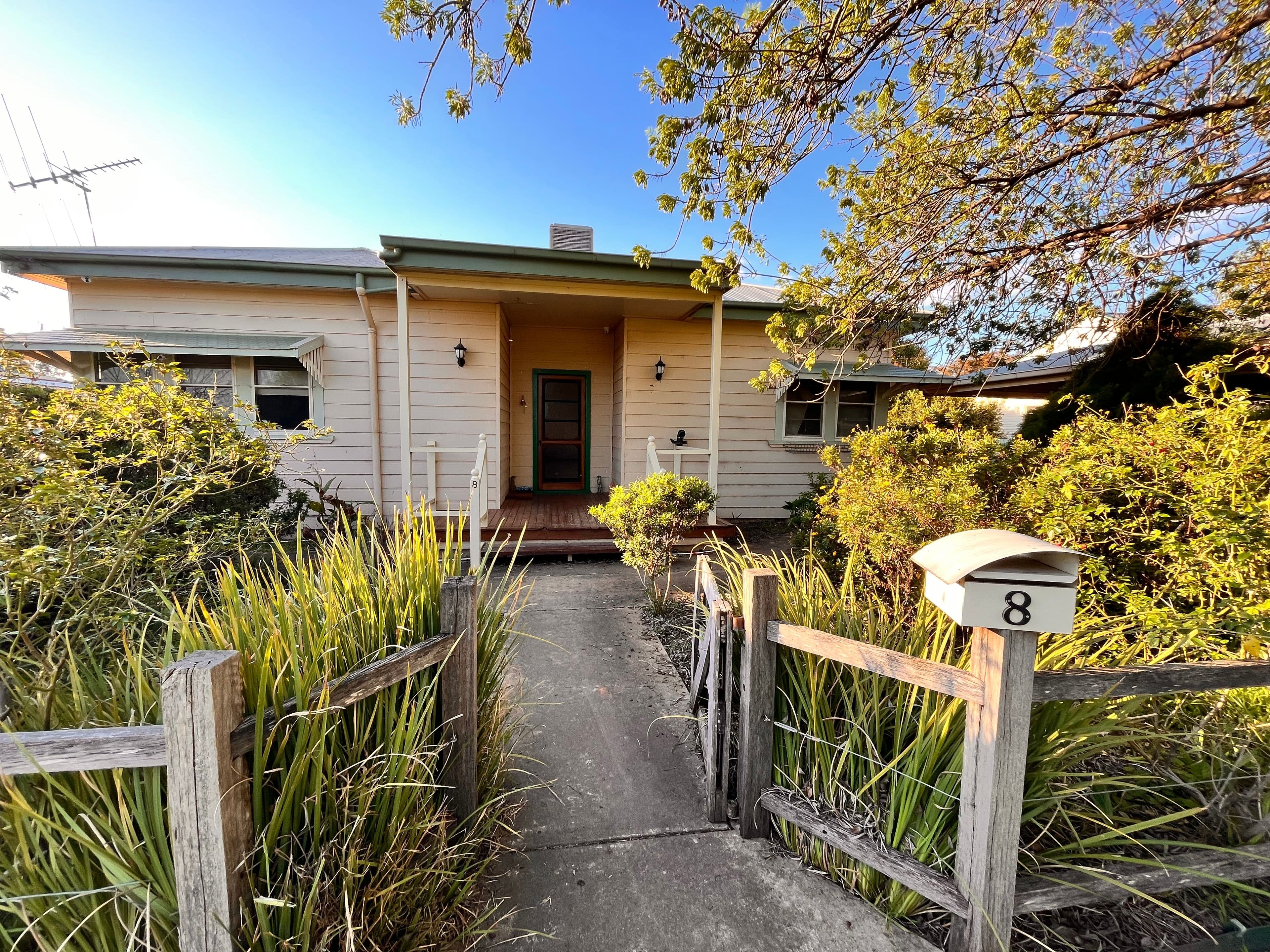 8 Oxford Street, Forbes NSW 2871, Forbes - Image 1