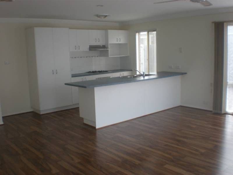 32 Lyons Way, WALLAN VIC 3756, Wallan - Thumbnail 2