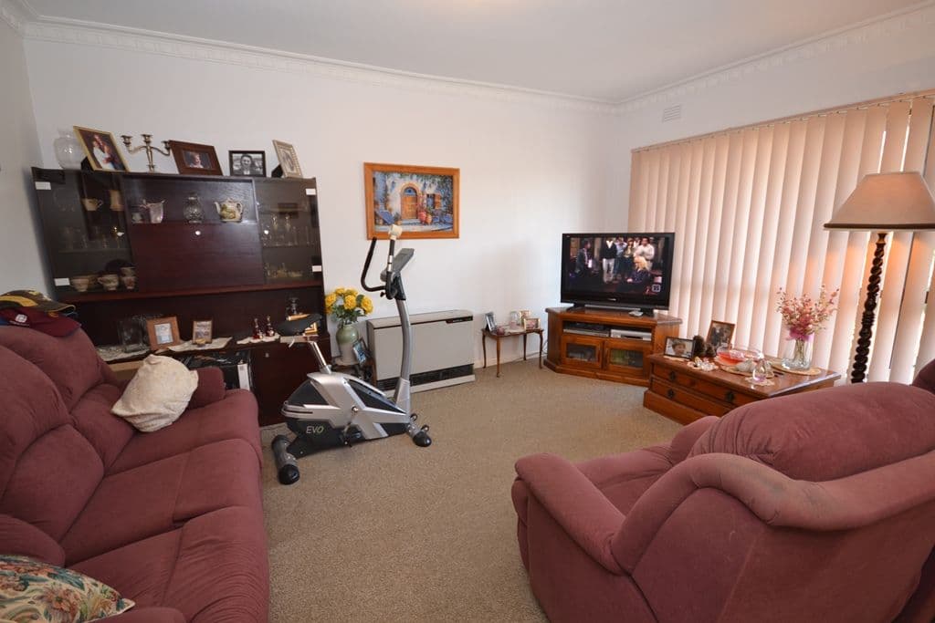 10 Bowden Street, WENDOUREE VIC 3355, Wendouree - Thumbnail 2