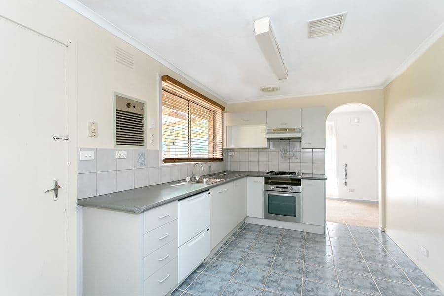 6 Wildwood Court, ALBANVALE VIC 3021, Albanvale - Thumbnail 2