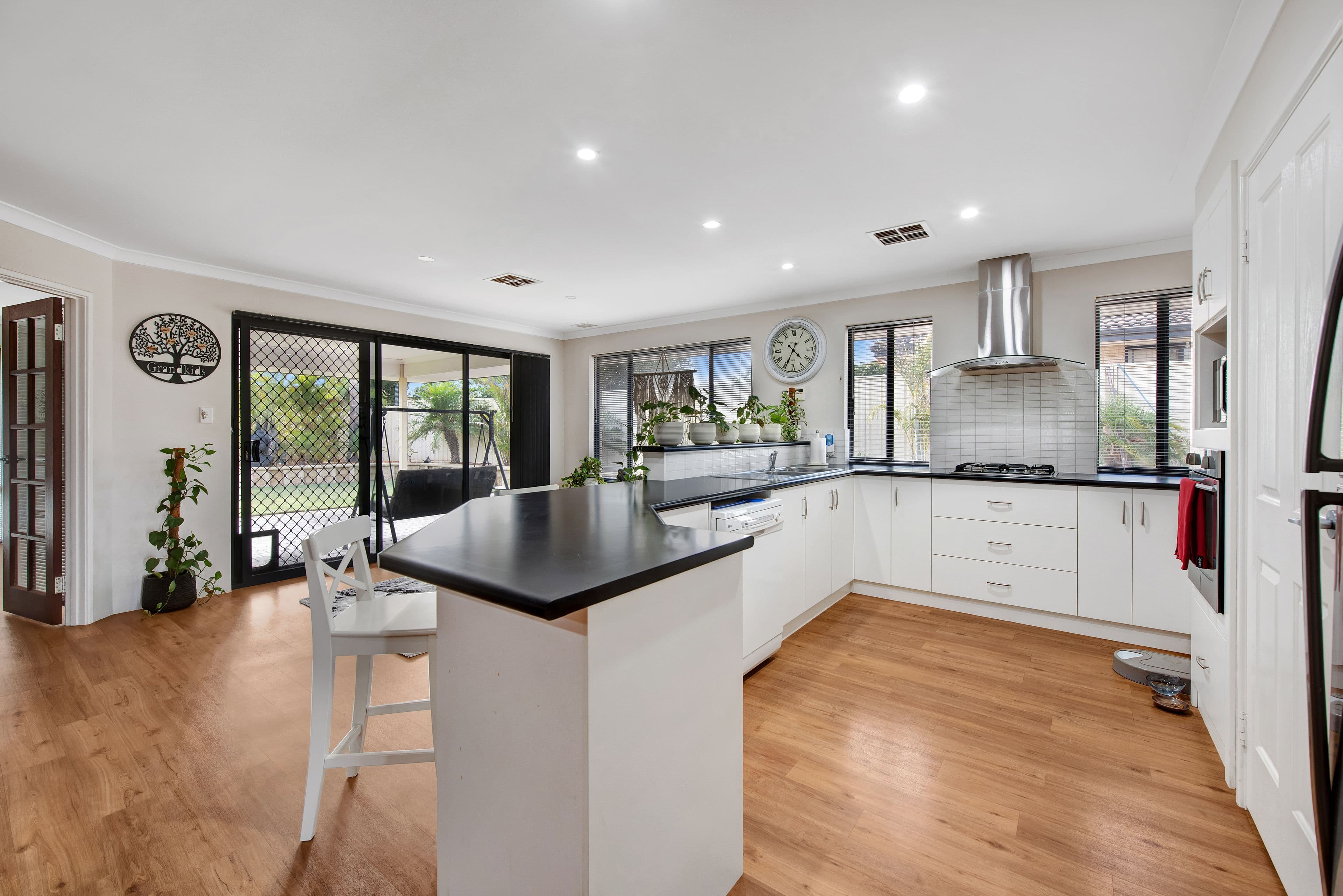 10 Sutherland Drive, Mount Tarcoola WA 6530, Mount Tarcoola - Thumbnail 3