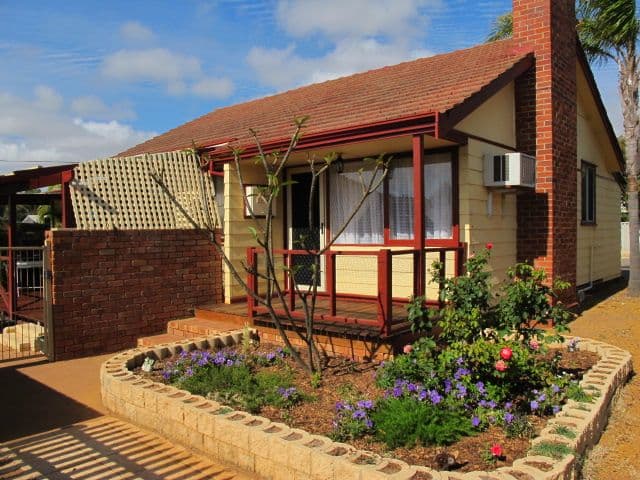 4 Lorna Street, BERESFORD WA 6530, Beresford - Thumbnail 2