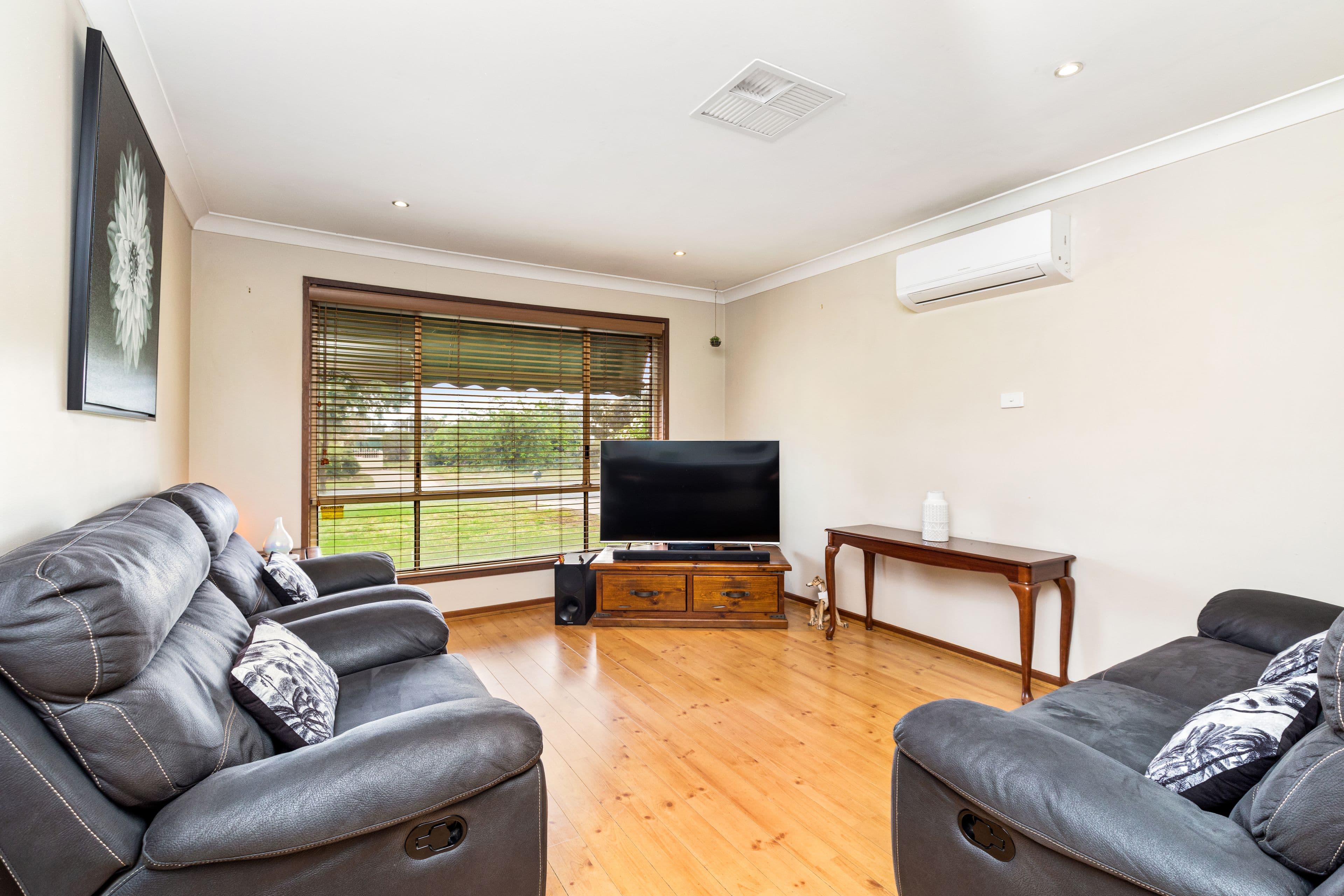 27 Karoom Drive, Glenfield Park NSW 2650, Glenfield Park - Thumbnail 3