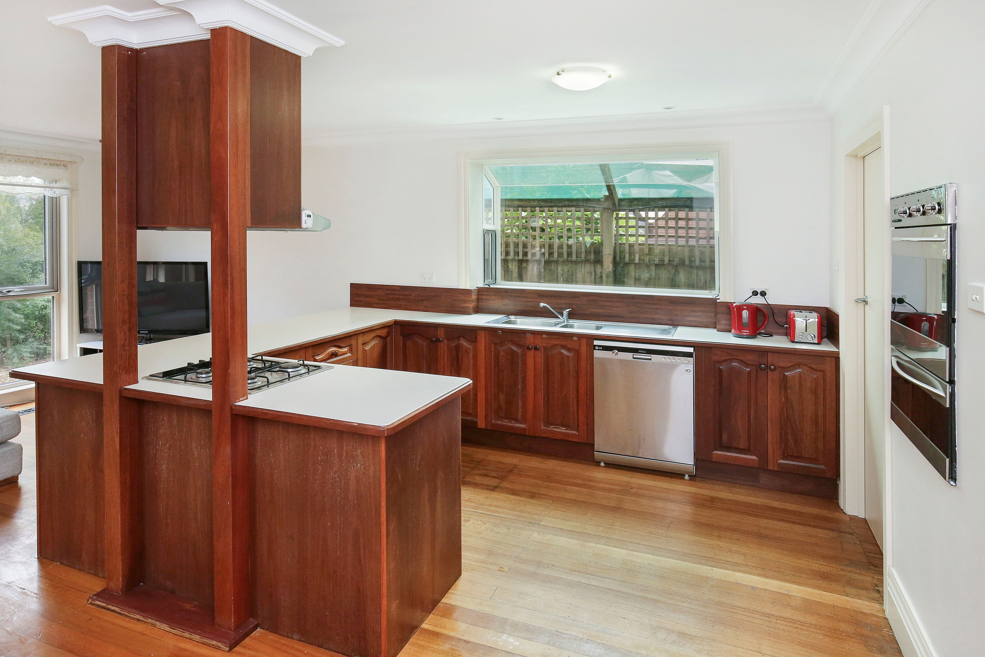 2 Casey Drive, Lalor VIC 3075, Lalor - Thumbnail 2