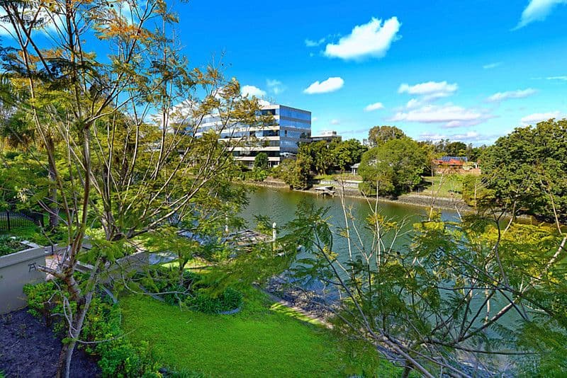 24 Slatyer Avenue, BUNDALL QLD 4217, Bundall - Thumbnail 2