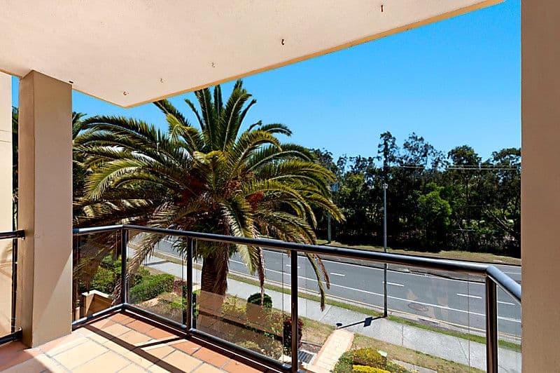 24 Slatyer Avenue, BUNDALL QLD 4217, Bundall - Thumbnail 6