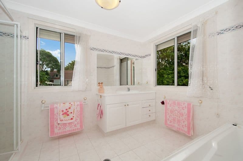 11 Cooper Parade, SOUTHPORT QLD 4215, Southport - Thumbnail 6
