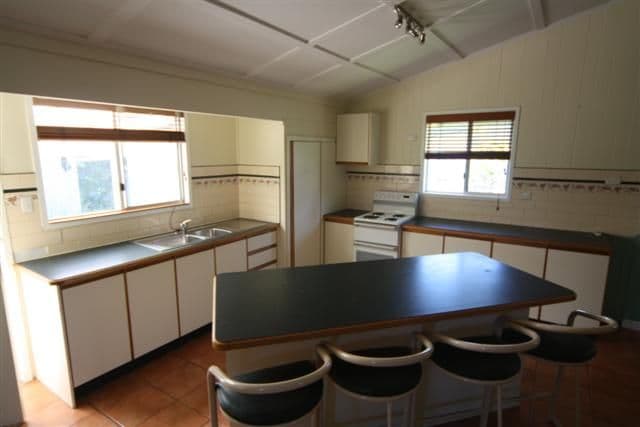 27 Scarlet Street, DALBY QLD 4405, Dalby - Thumbnail 2