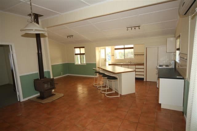27 Scarlet Street, DALBY QLD 4405, Dalby - Thumbnail 3
