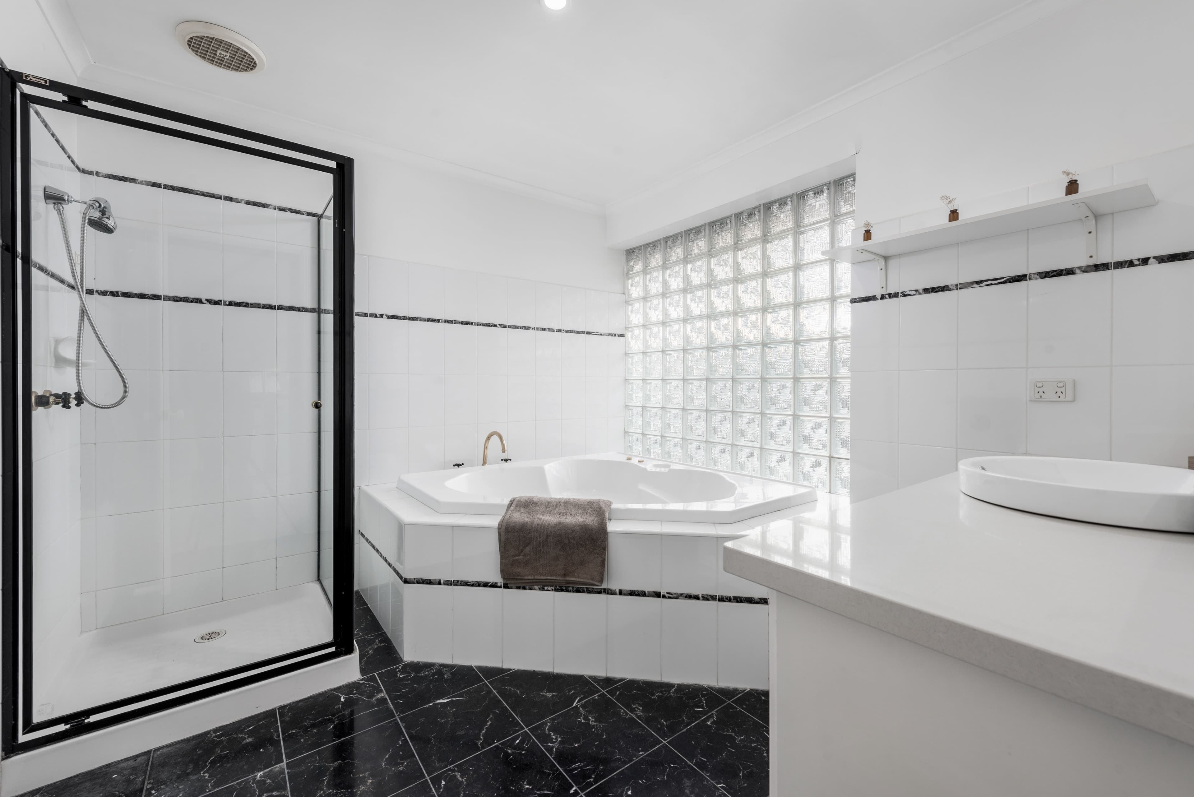 13 Stradella Close, Mill Park VIC 3082, Mill Park - Thumbnail 6