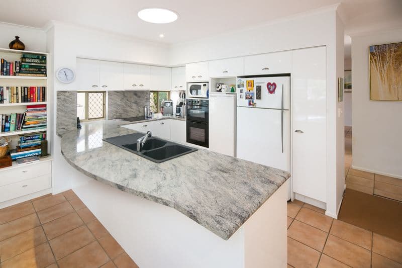 1 Grenoble Place, ORMISTON QLD 4160, Ormiston - Thumbnail 5