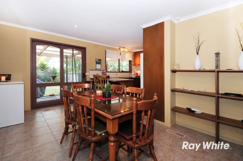 25 Lesdon Avenue, CRANBOURNE VIC 3977, Cranbourne - Thumbnail 4