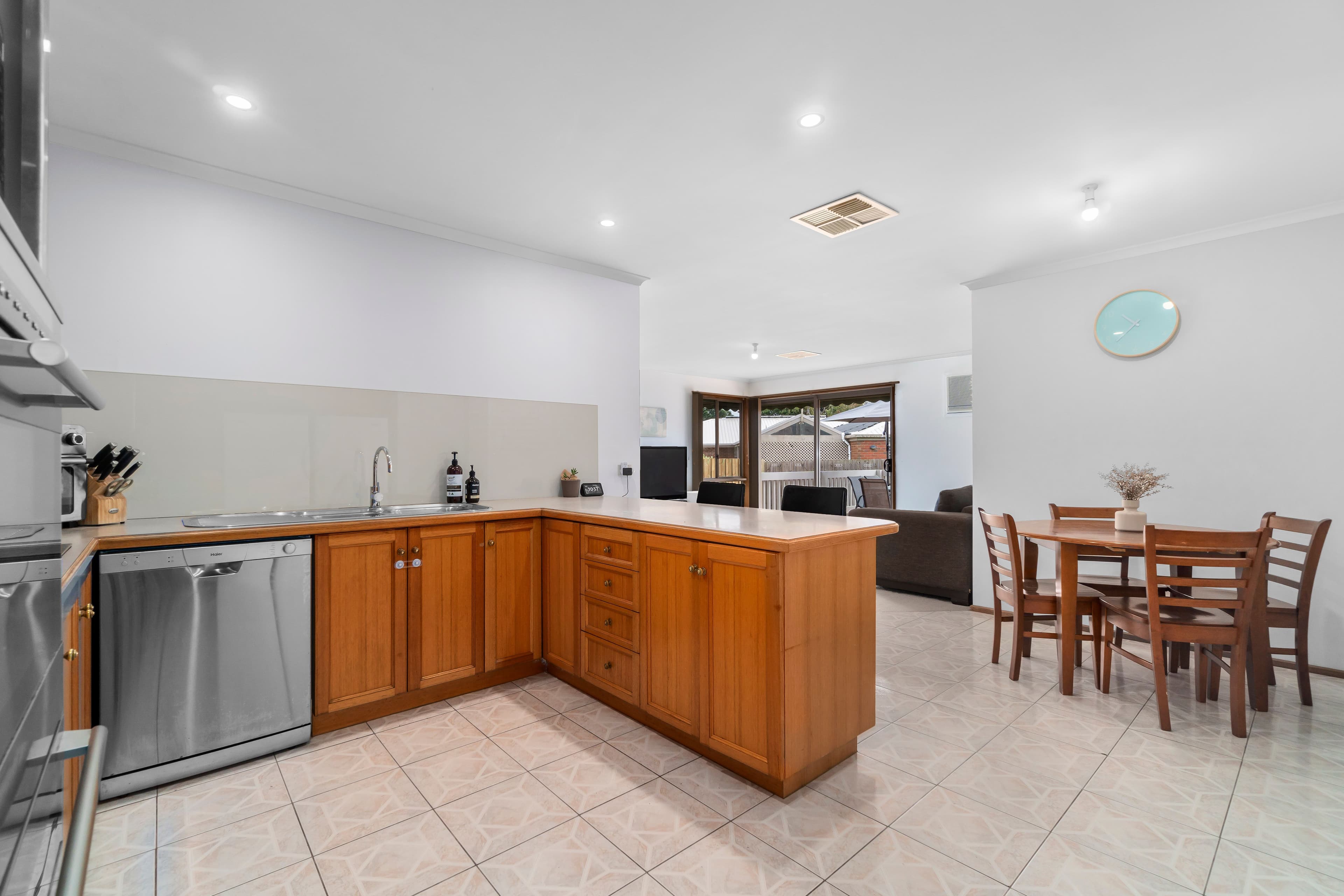 8 Rayner Close, Rowville VIC 3178, Rowville - Thumbnail 2