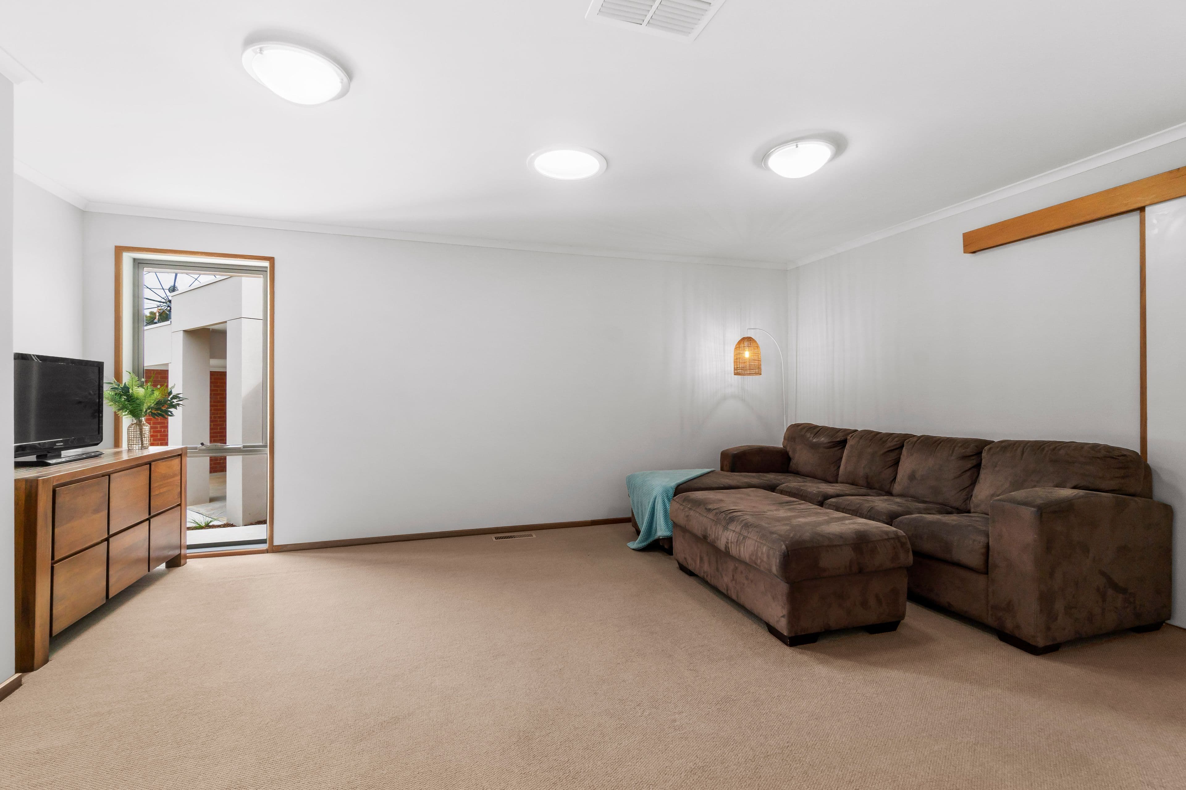 8 Rayner Close, Rowville VIC 3178, Rowville - Thumbnail 4