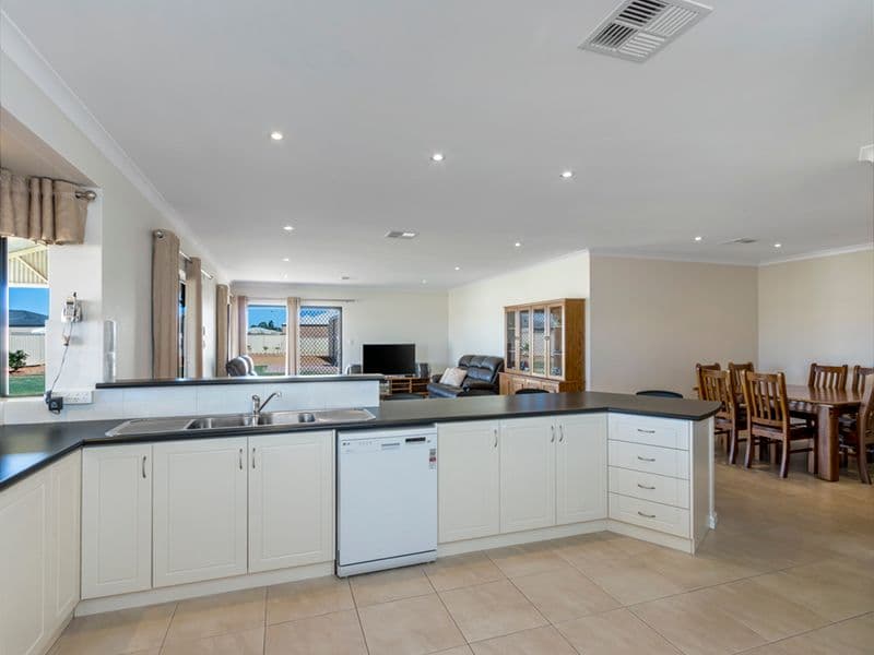 46 Honeysuckle Boulevard, Woorree WA 6530, Woorree - Thumbnail 4