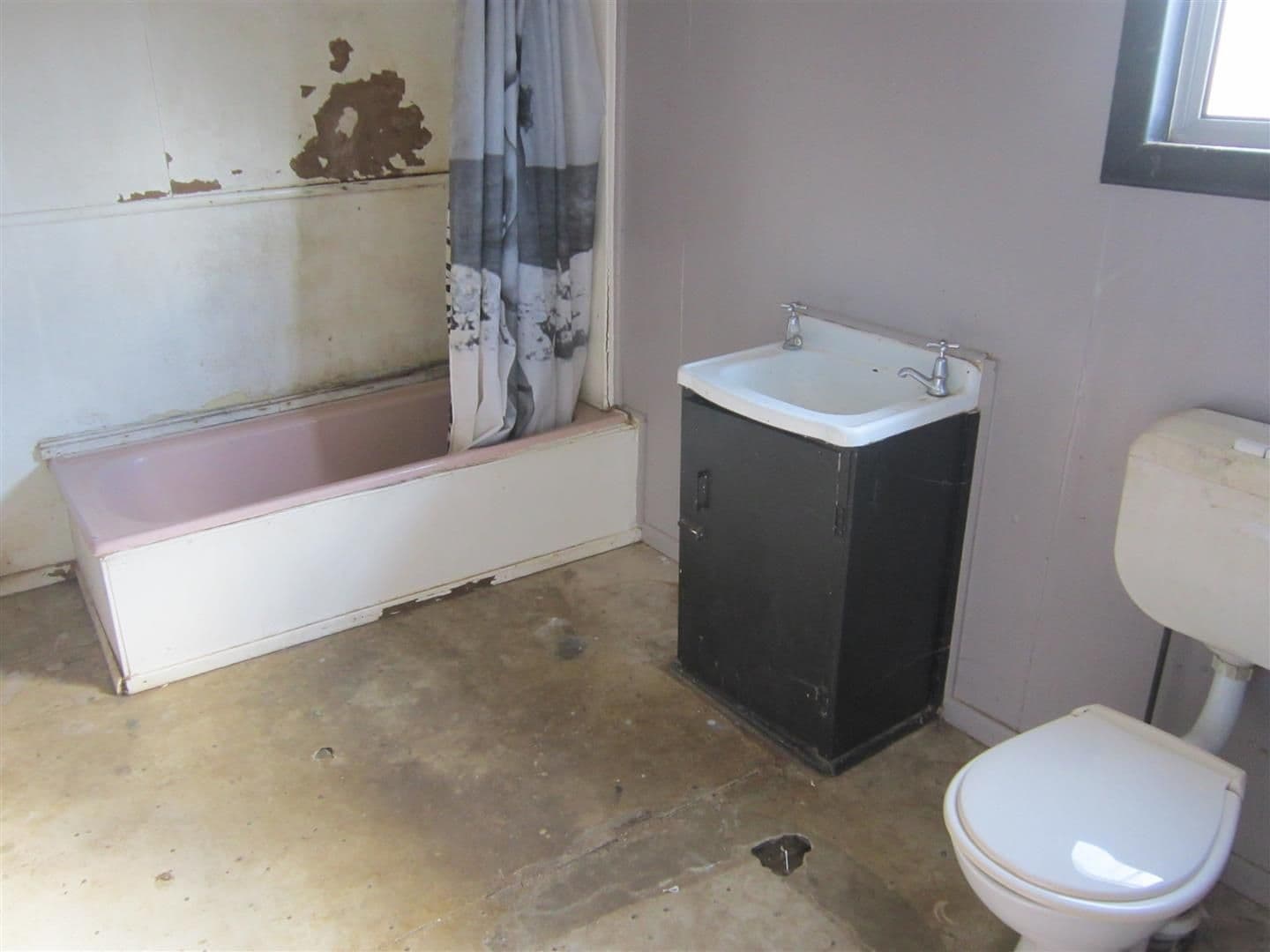 90 DARCY Street, MOUNT MORGAN QLD 4714, Mount Morgan - Thumbnail 2